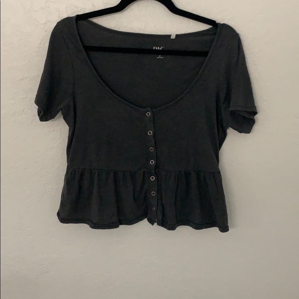PacSun distressed top!!